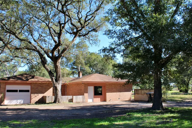 $289,000 | 1630 Montezuma Street, Columbus, TX 78934