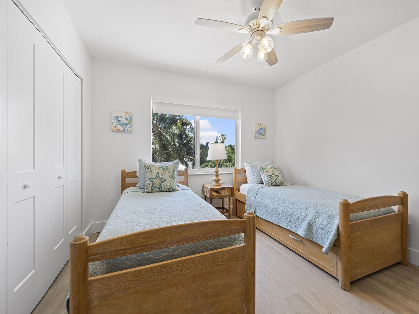 22 Atlantic Boulevard, Unit B Key Largo, FL 33037 - Photo 24 of 50 a bedroom with a bed and a chandelier