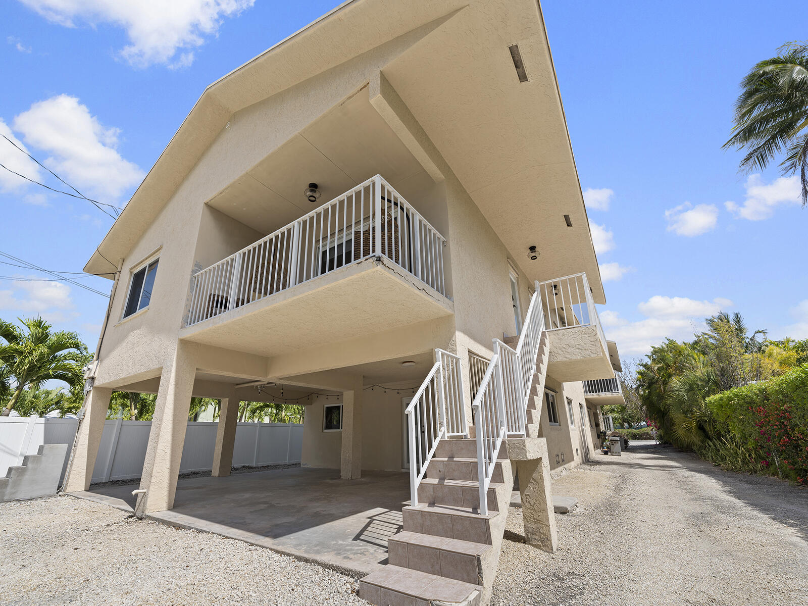 22 Atlantic Boulevard, Unit B Key Largo, FL 33037 - Photo 34 of 50 a view of entryway and hall