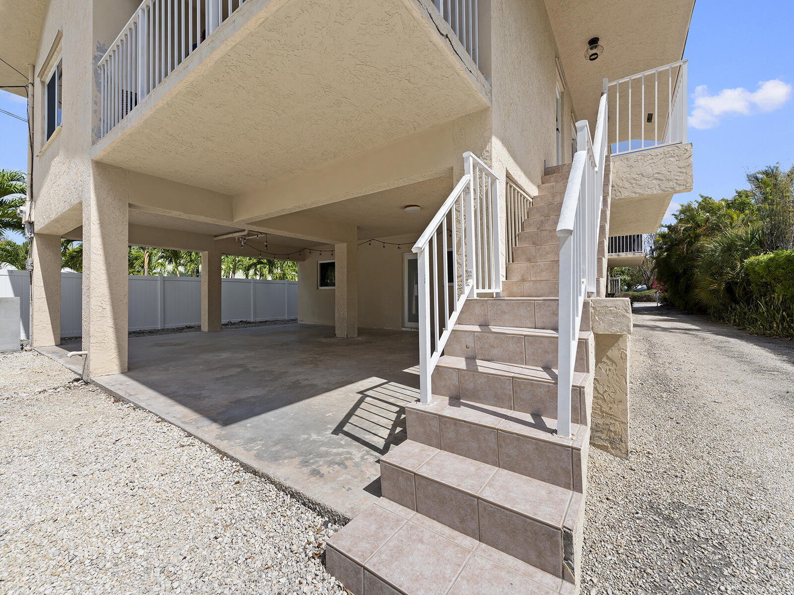 22 Atlantic Boulevard, Unit B Key Largo, FL 33037 - Photo 35 of 50 a view of an entryway with staircase