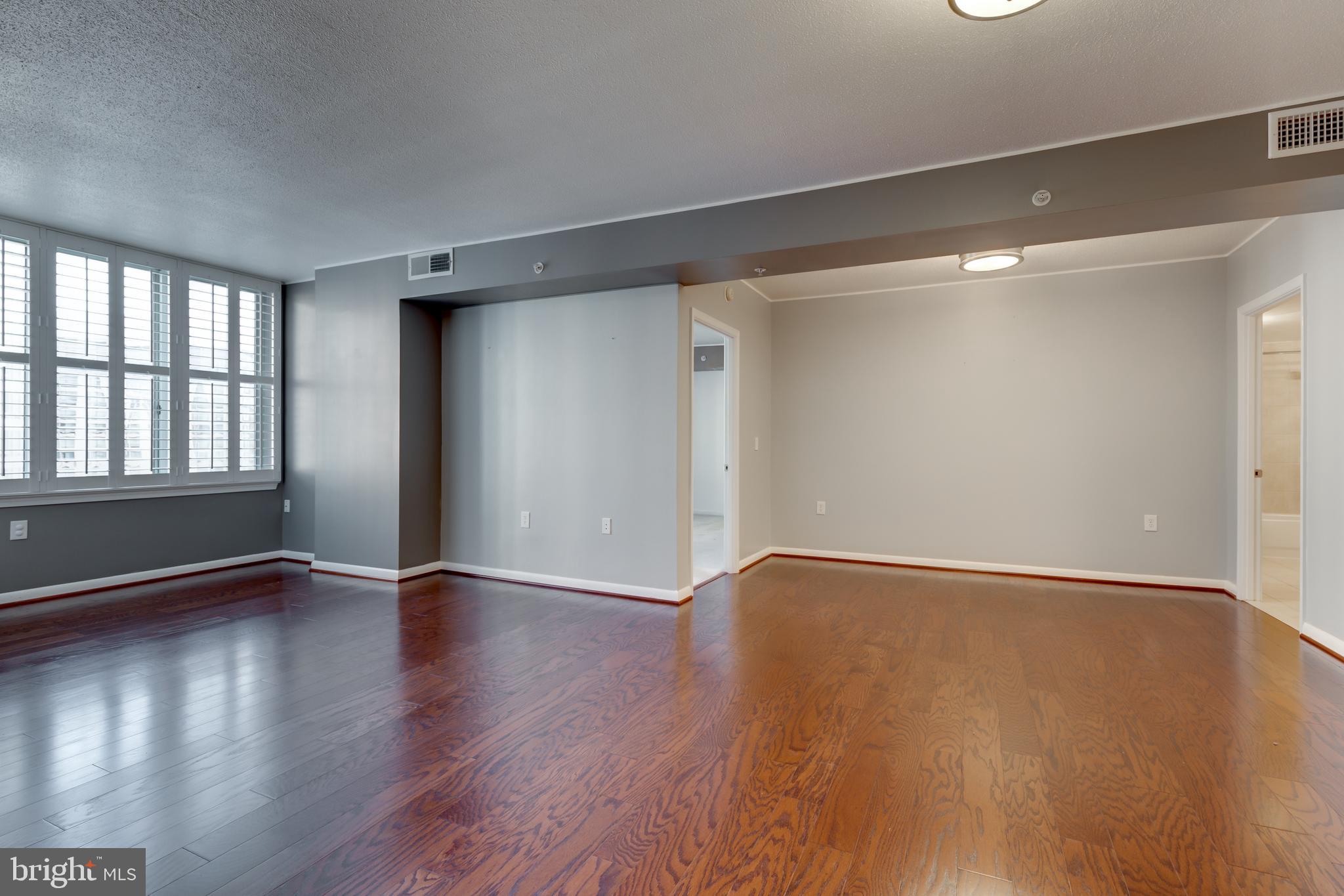 851 North Glebe Road, Unit 1020 Arlington, VA 22203 - Photo 13 of 52 Dining & Living