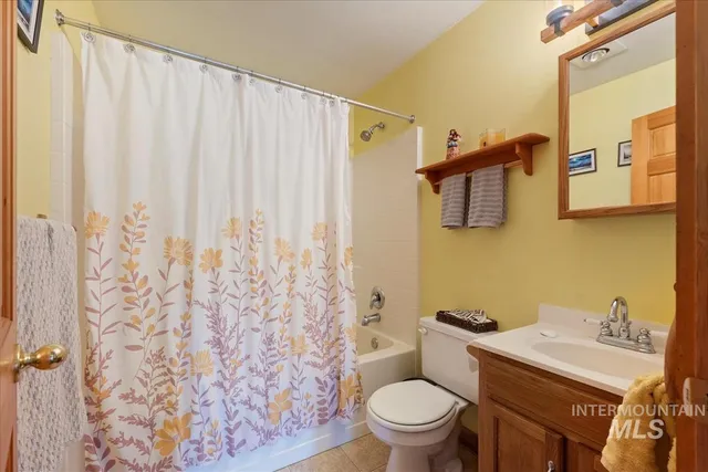 $910,000 | 69 Scriver Bluff Road, Garden Valley, ID 83622