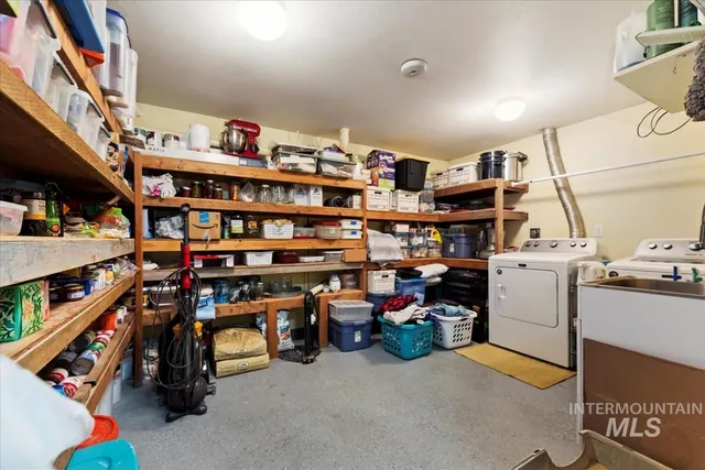 $910,000 | 69 Scriver Bluff Road, Garden Valley, ID 83622