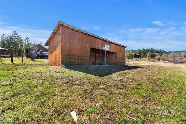 $910,000 | 69 Scriver Bluff Road, Garden Valley, ID 83622