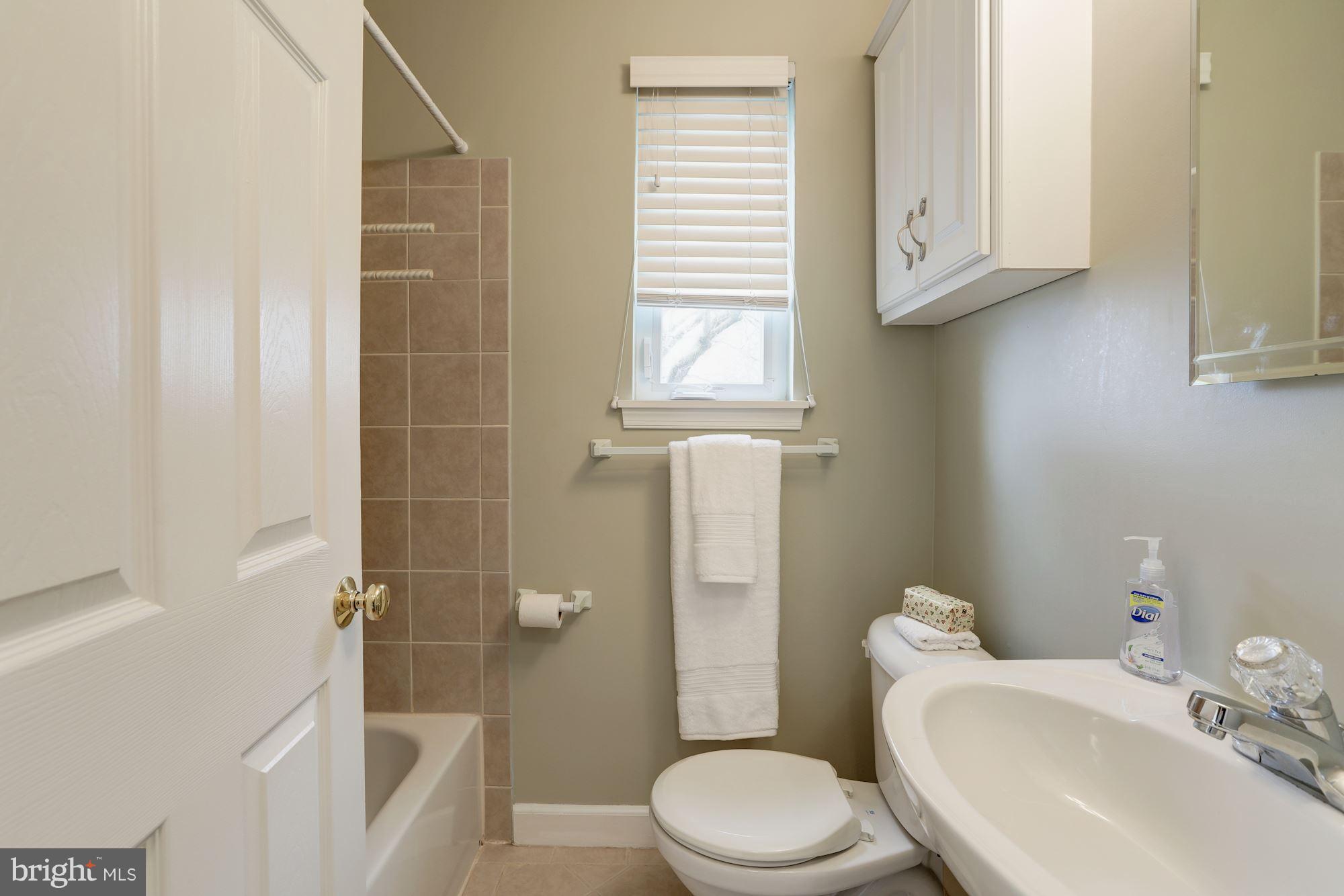 2705 Ross Road Chevy Chase, MD 20815 - Photo 14 of 27 Bath