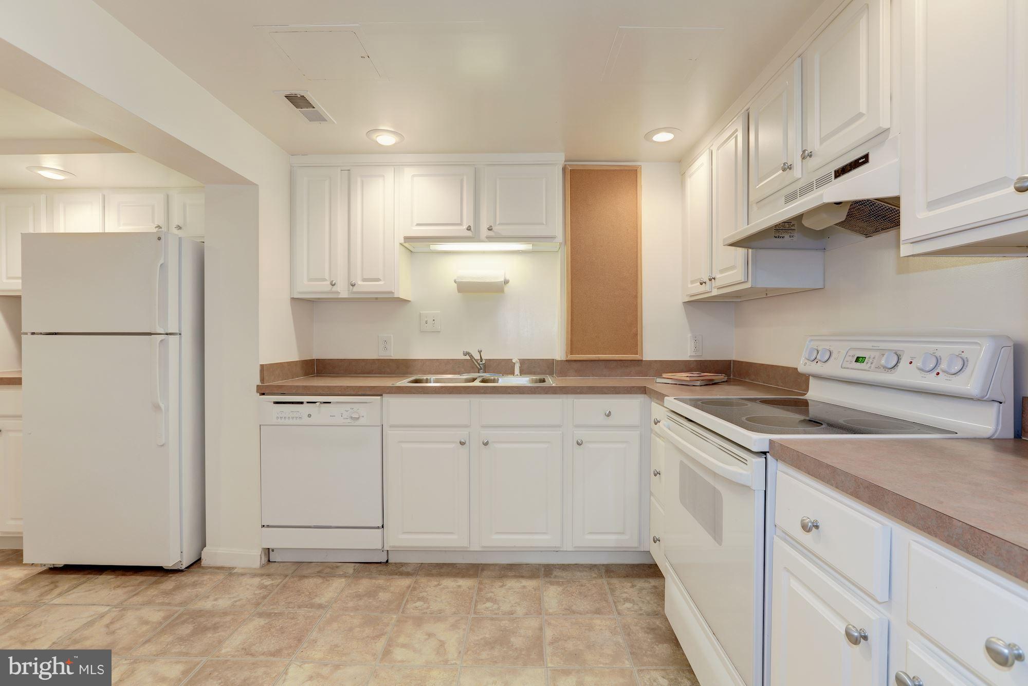2705 Ross Road Chevy Chase, MD 20815 - Photo 17 of 27 Kitchen