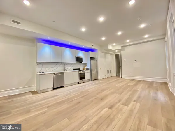 $4,000 | 1824 Chestnut Street, Unit 1R, Philadelphia, PA 19103