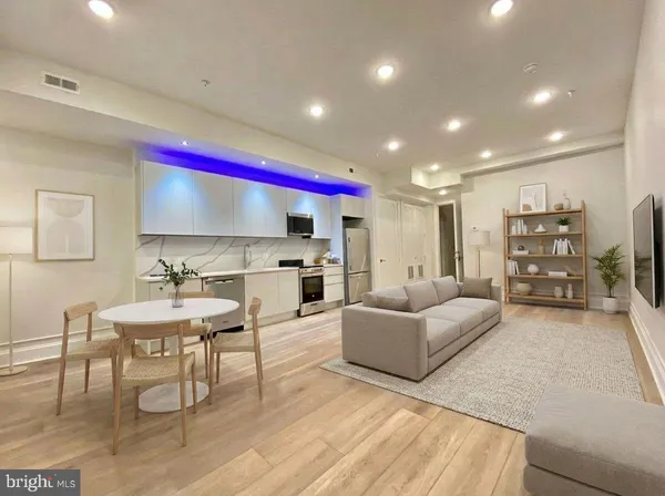 $4,000 | 1824 Chestnut Street, Unit 1R, Philadelphia, PA 19103