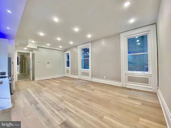 $4,000 | 1824 Chestnut Street, Unit 1R, Philadelphia, PA 19103
