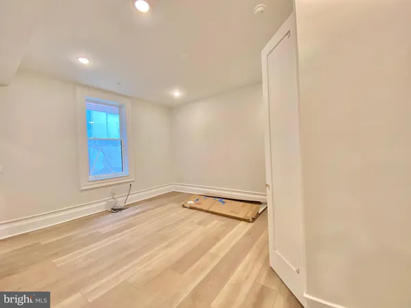 $4,000 | 1824 Chestnut Street, Unit 1R, Philadelphia, PA 19103