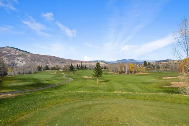 a picture of a very nice looking room