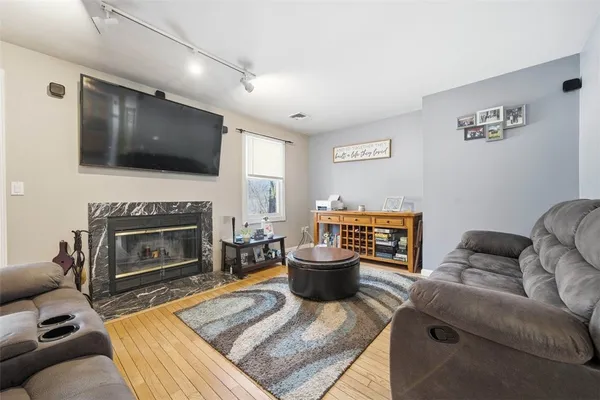 $325,000 | 1603 Plainfield Pike, Unit G8, Johnston, RI 02919