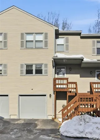 $325,000 | 1603 Plainfield Pike, Unit G8, Johnston, RI 02919