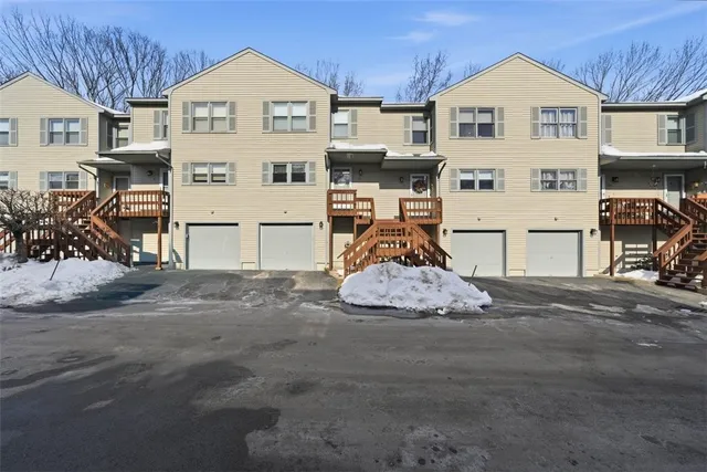$325,000 | 1603 Plainfield Pike, Unit G8, Johnston, RI 02919
