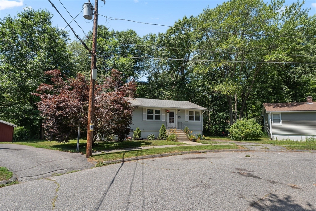 28 Greybert Lane Worcester, MA 01602 - Photo 6 of 35