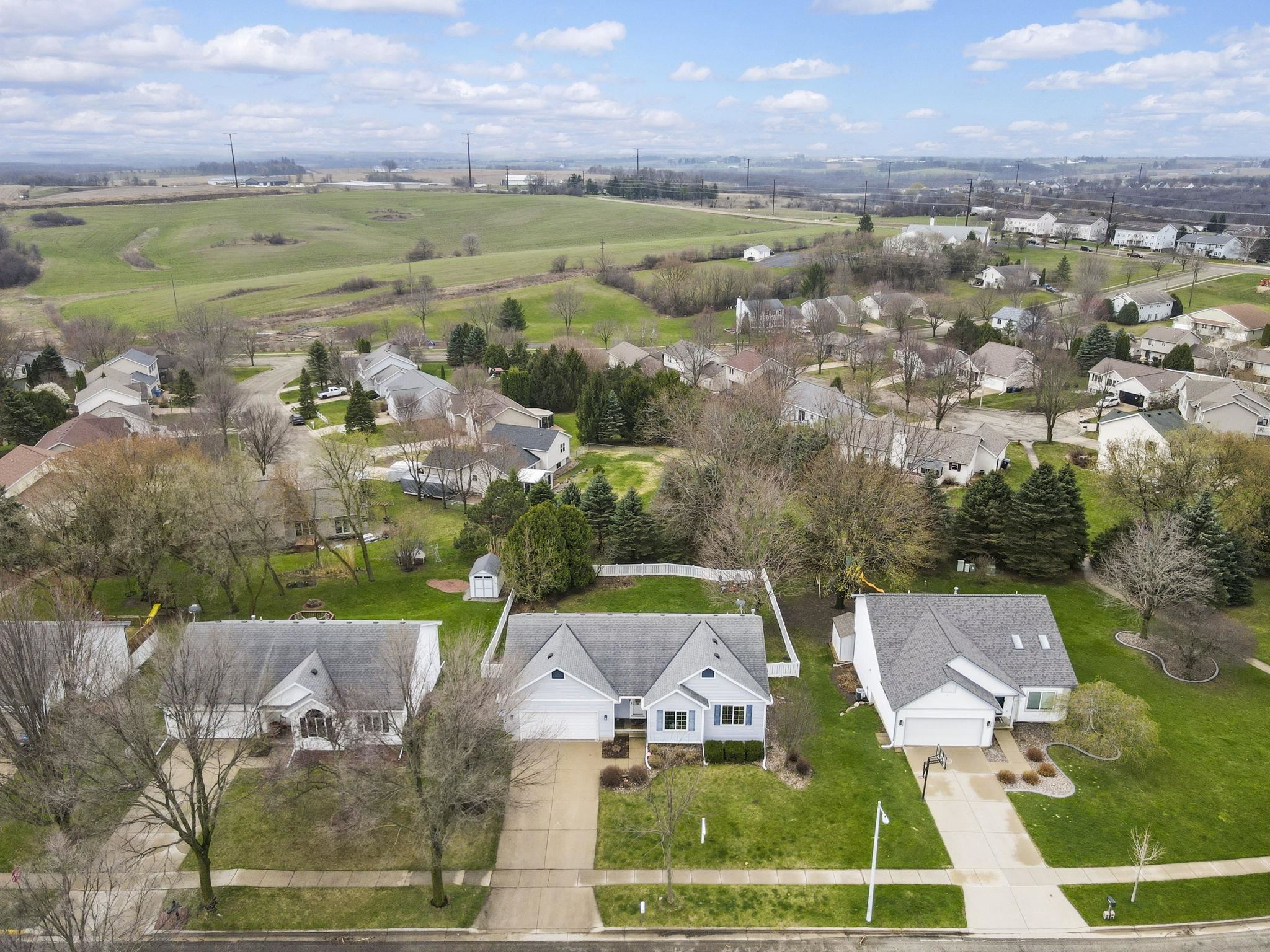 840 Vista Ridge Drive Mount Horeb, WI 53572 - Photo 2 of 49