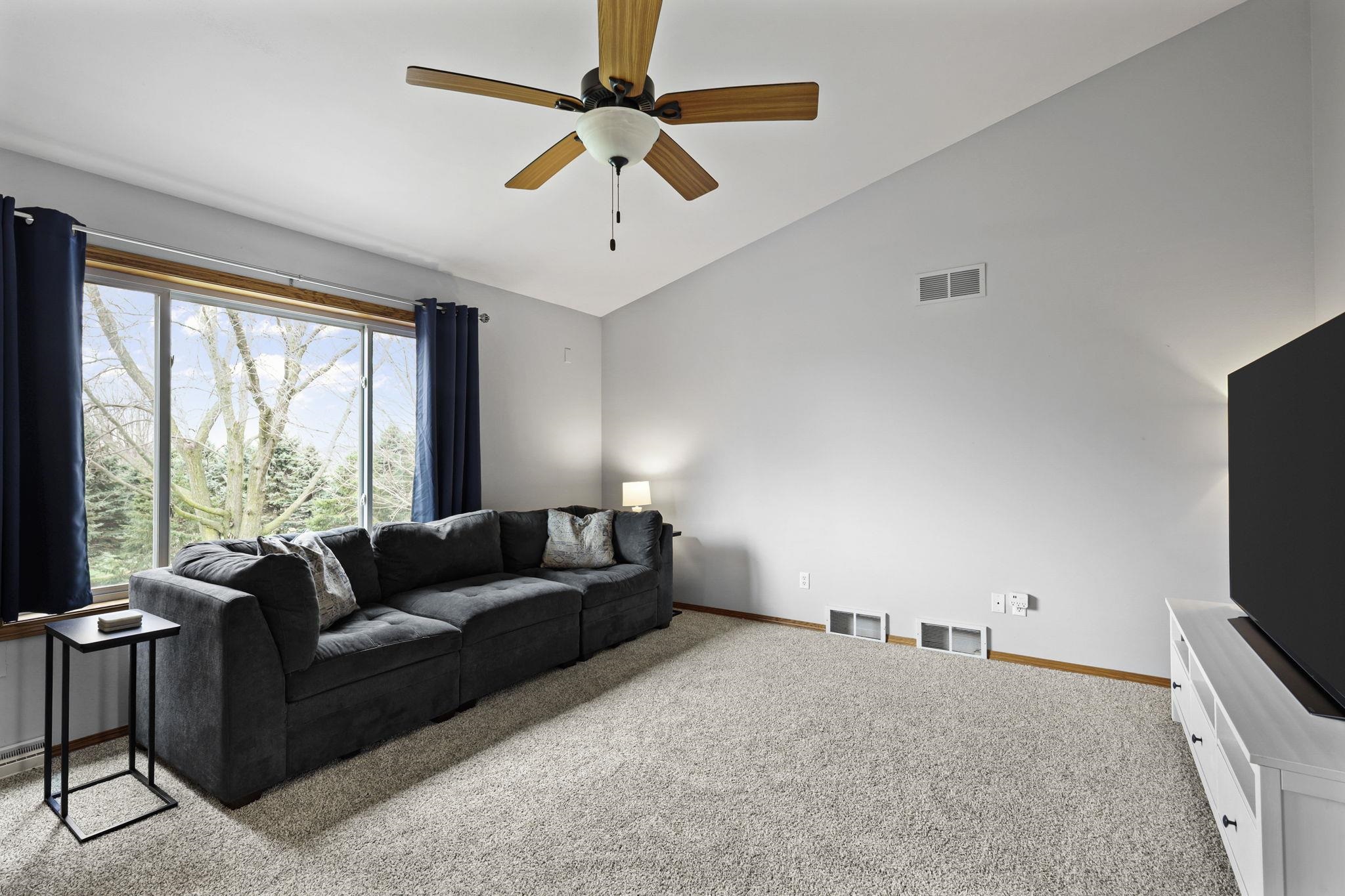 840 Vista Ridge Drive Mount Horeb, WI 53572 - Photo 4 of 49