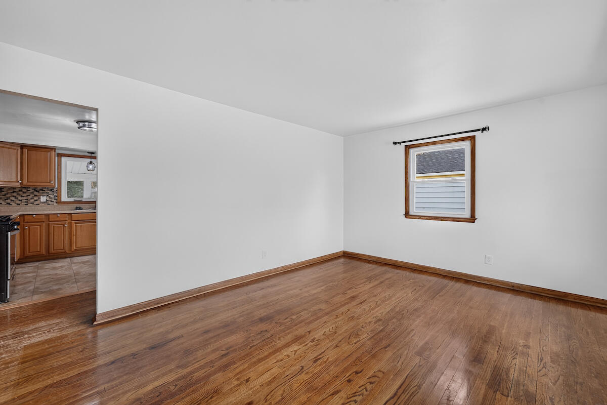 3627 Regency Drive Racine, WI 53402 - Photo 12 of 23 Living Room v2