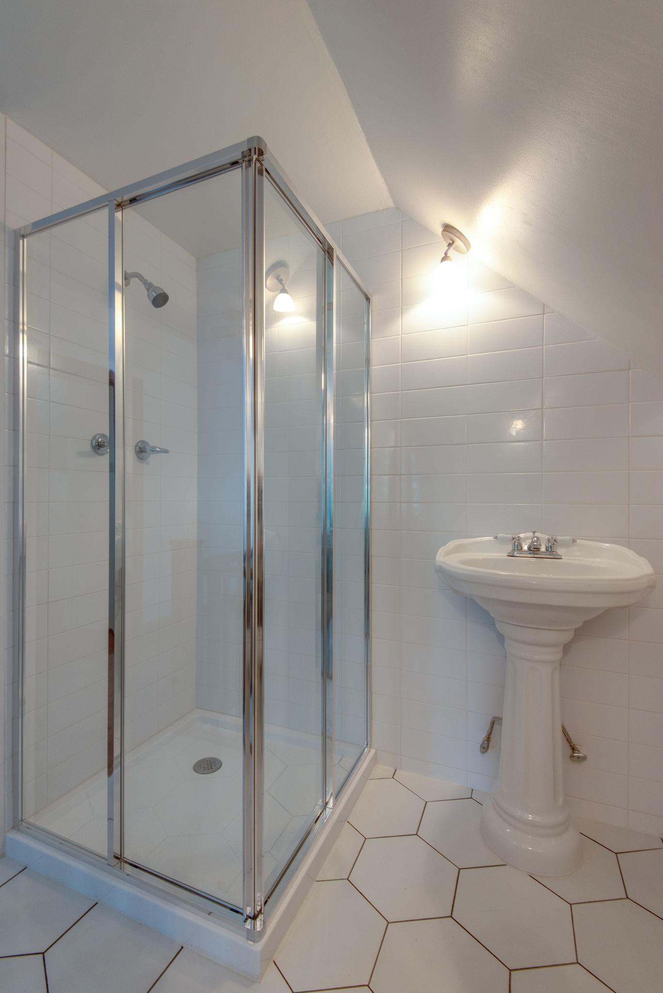 1907 South Hamilton Road Nashville, TN 37218 - Photo 21 of 24 Full bath in upstairs master suite