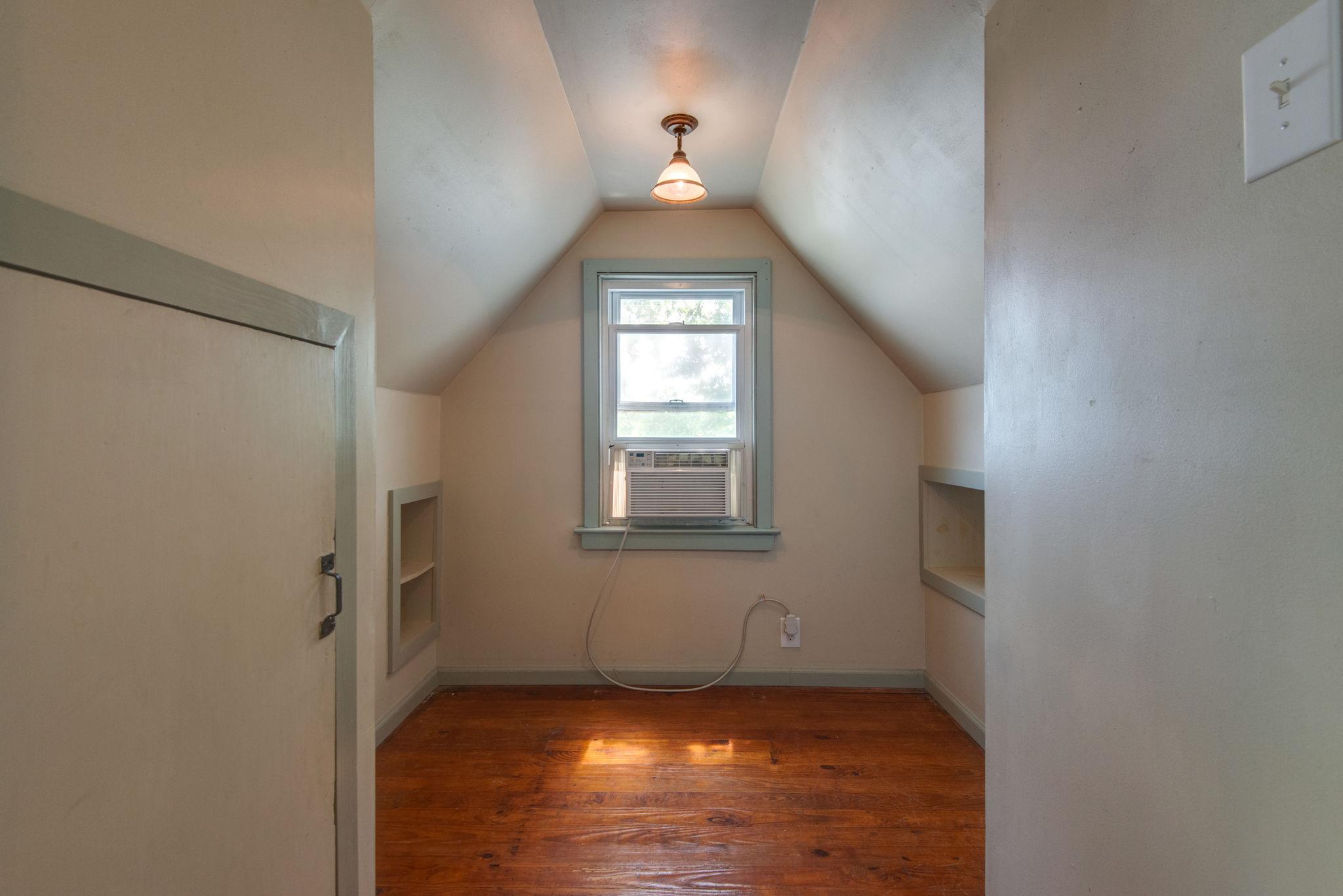 1907 South Hamilton Road Nashville, TN 37218 - Photo 22 of 24 Giant closet that was used as a library and playroom.