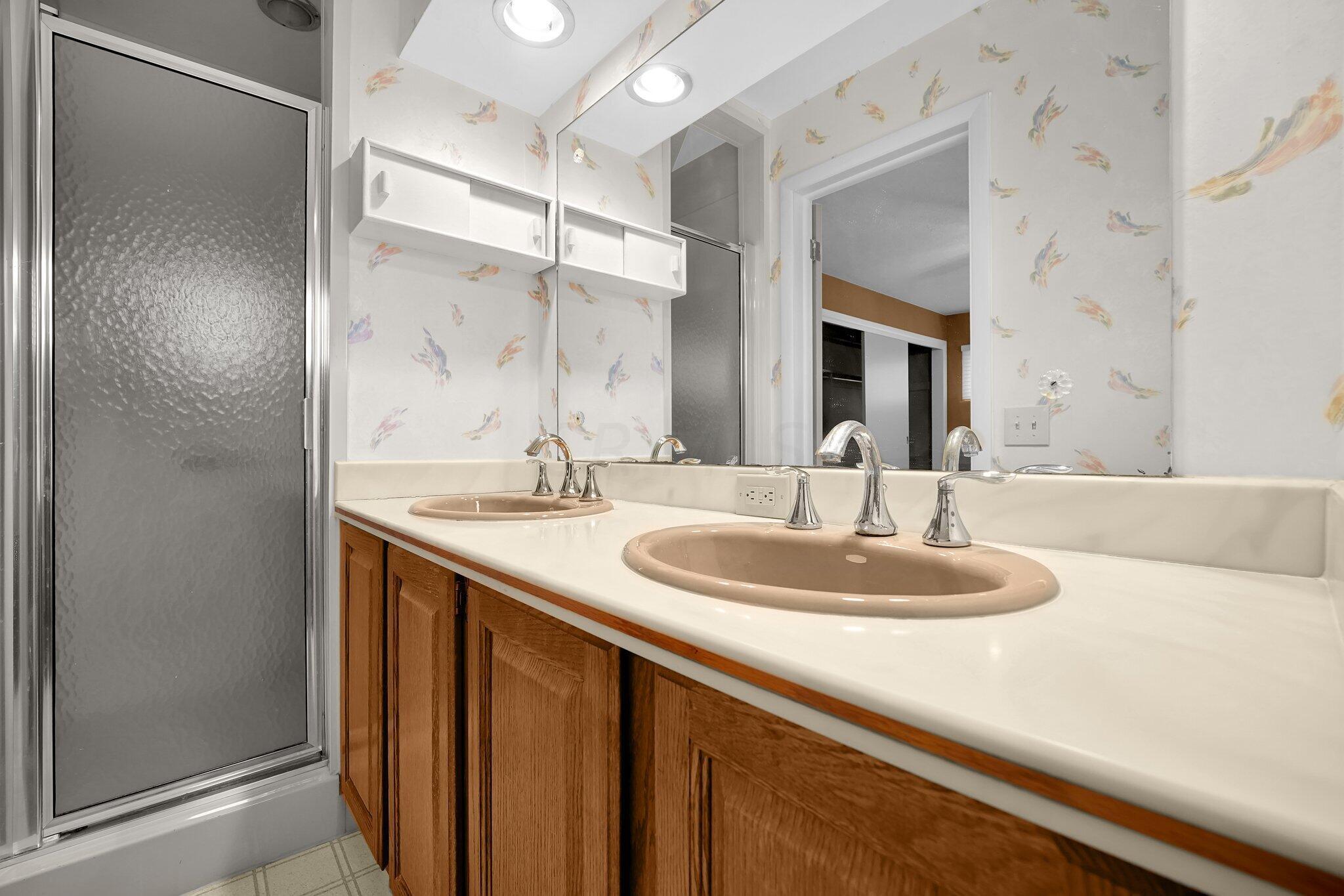 2247 Lytham Road Columbus, OH 43220 - Photo 13 of 24 Primary Full Bath