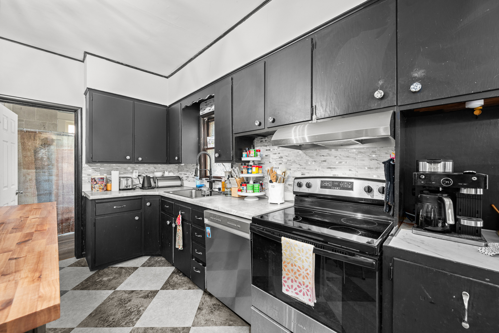 1004 13th Avenue Moline, IL 61265 - Photo 5 of 47