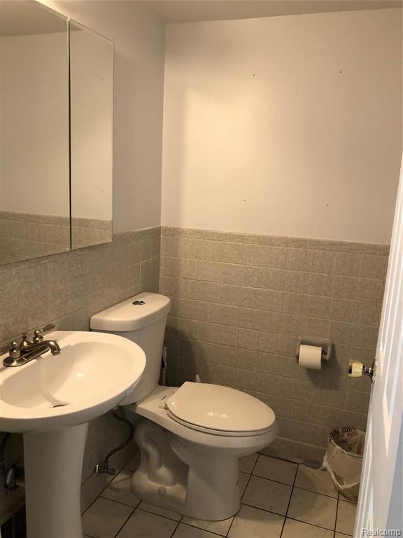 29910 Rambling Road Southfield, MI 48076 - Photo 20 of 56