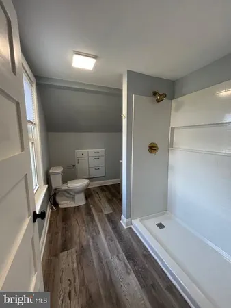 a view of empty room with window