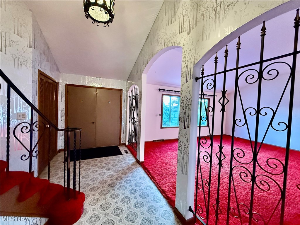 6566 Elmdale Road Cleveland, OH 44130 - Photo 5 of 26 Gallery Image 5