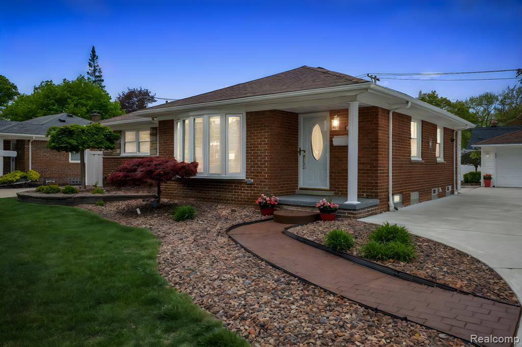 9280 Reeck Road Allen Park, MI 48101 - Photo 6 of 59