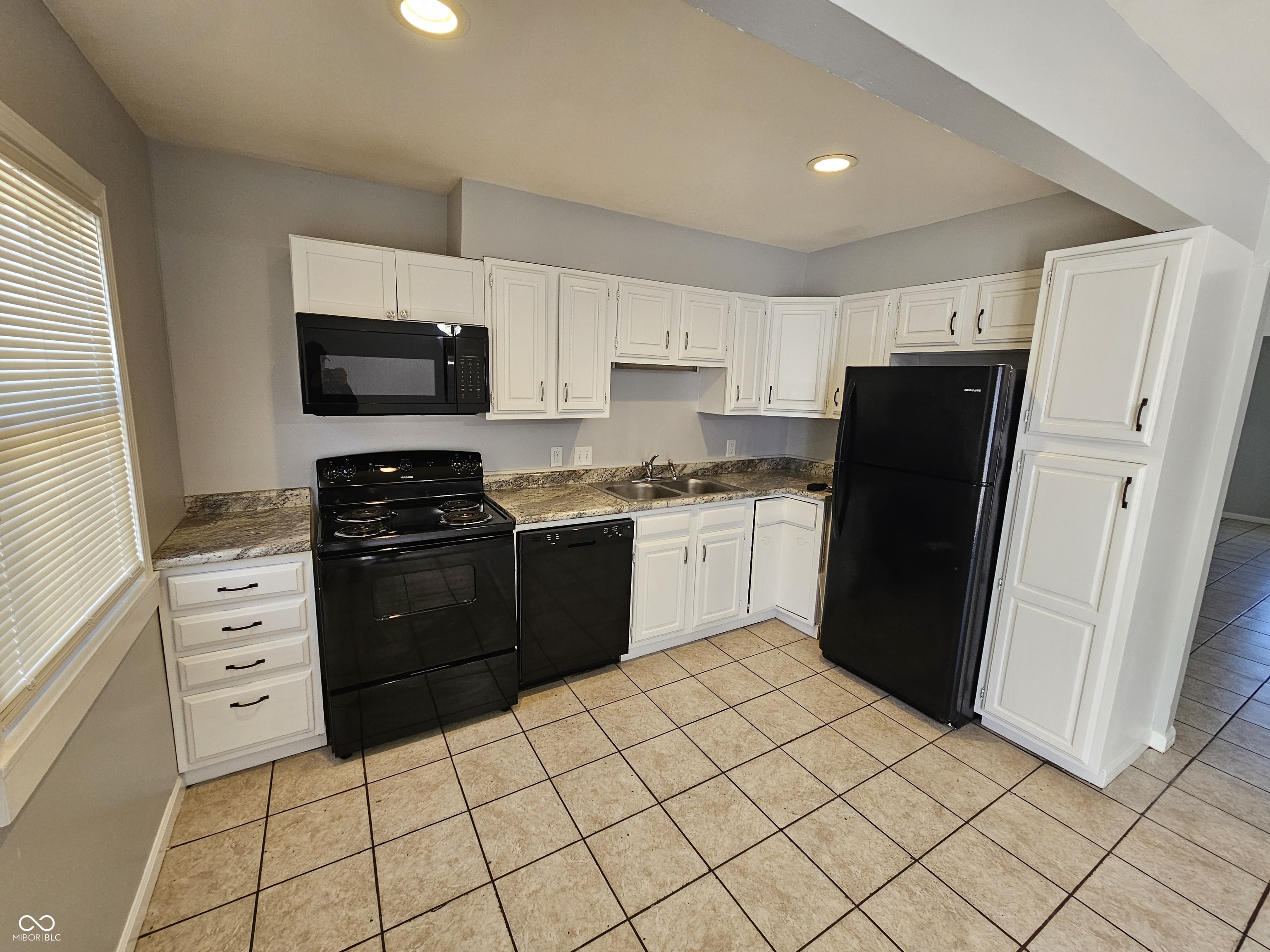 6314 Commons Drive Indianapolis, IN 46254 - Photo 8 of 25