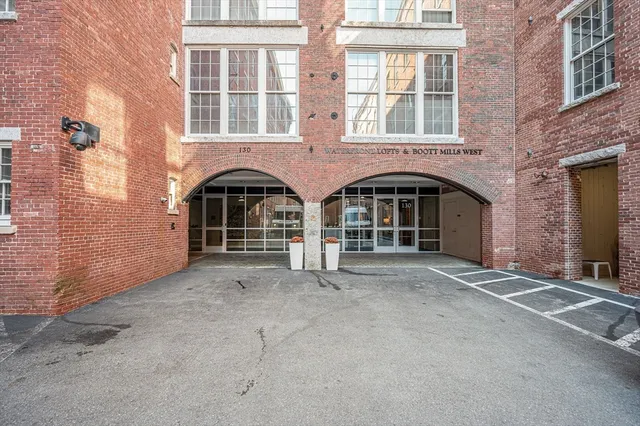 $2,000 | 130 John Street, Unit 214, Lowell, MA 01852