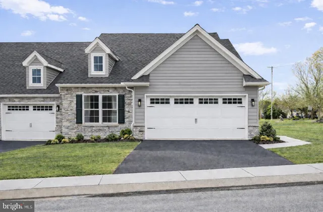 $404,900 | 129 Hillard Field, Lancaster, PA 17603