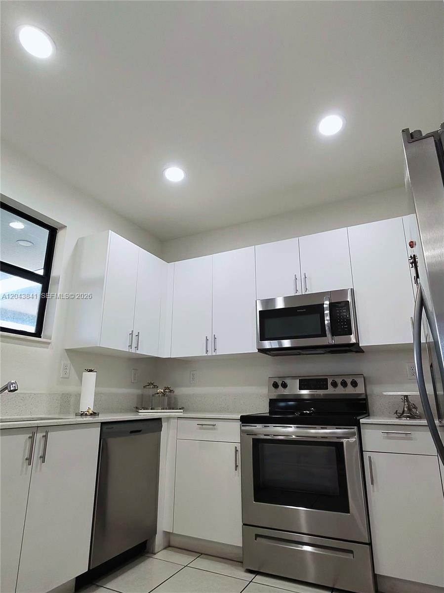 23013 Southwest 128th Place Miami, FL 33177 - Photo 8 of 31