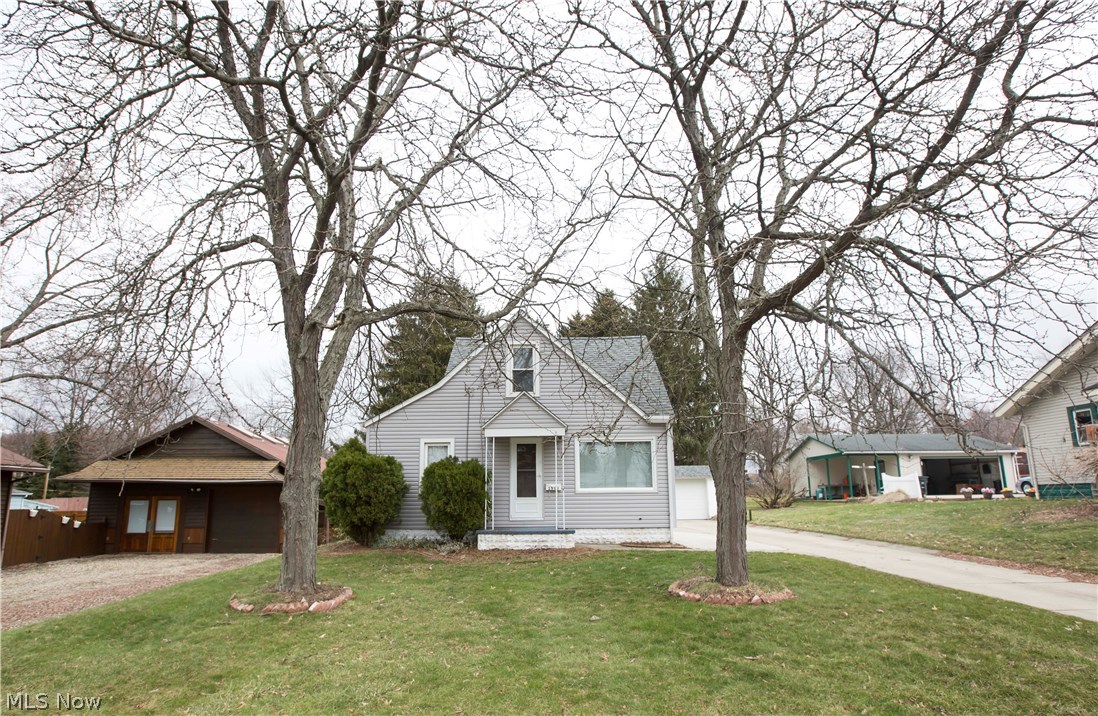 1517 Breiding Road Akron, OH 44310 - Photo 2 of 31