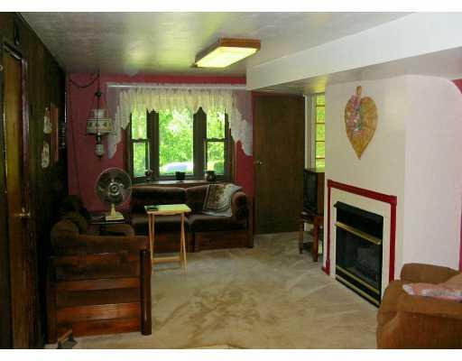 4570 Peoples Road Pittsburgh, PA 15237 - Photo 5 of 8 Den/Family/Great Room.