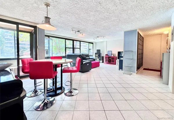 $425,000 | 10-10 166th Street, Unit 3A | Beechhurst