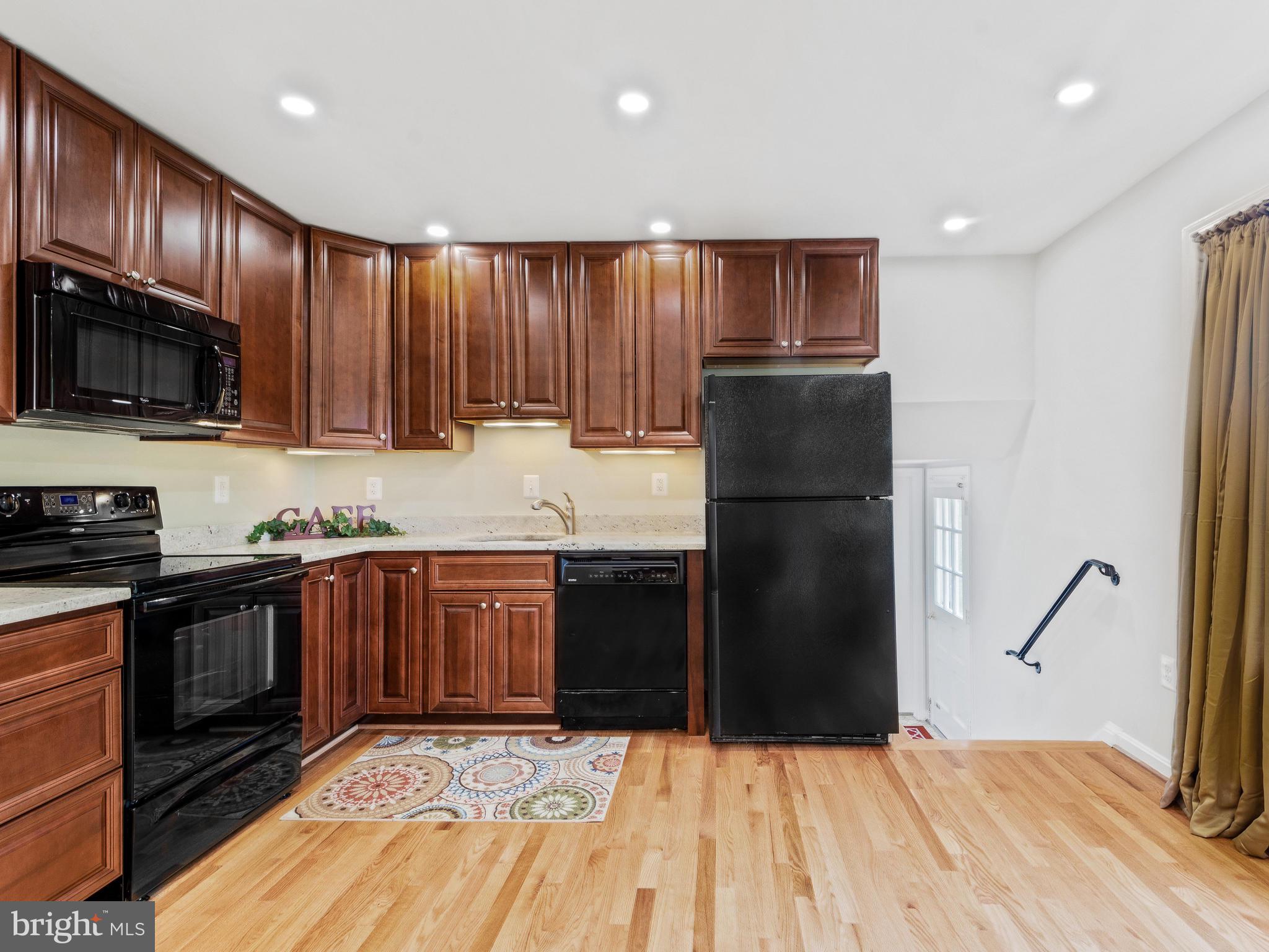 19228 Treadway Road Brookeville, MD 20833 - Photo 13 of 40 Convenient access to back yard & patio from kitchn