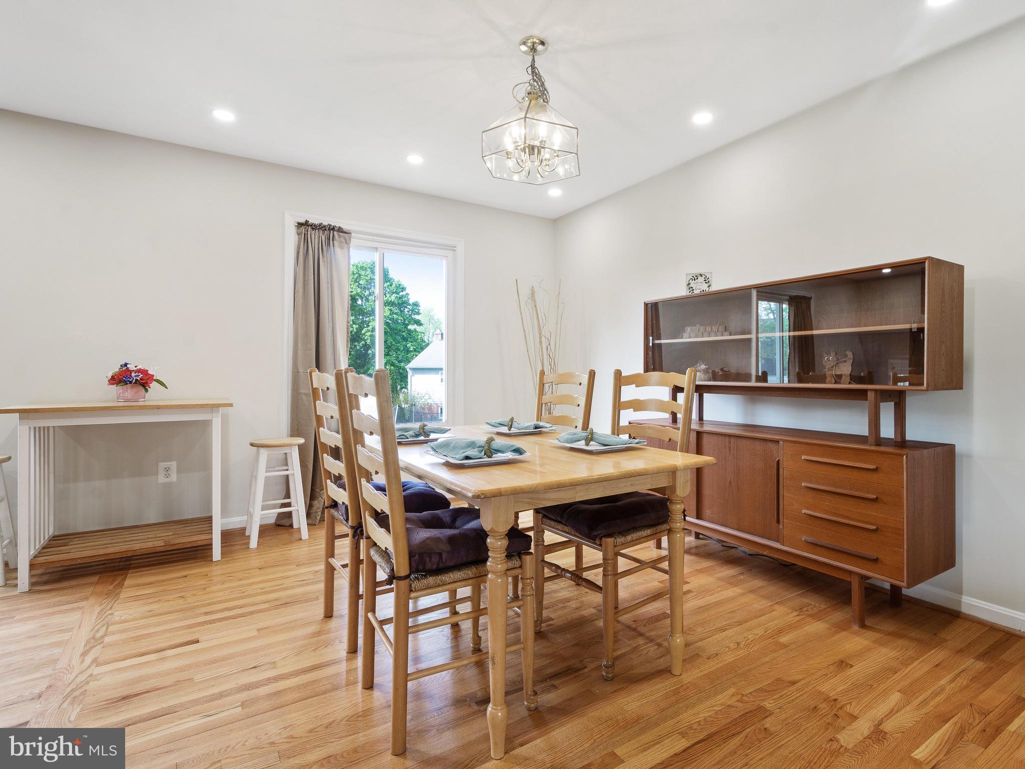 19228 Treadway Road Brookeville, MD 20833 - Photo 10 of 40 Large dining area; perfect for entertaining!