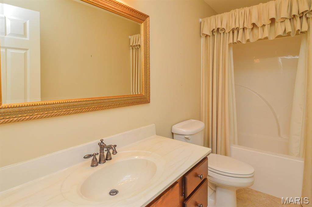 5004 Castlegate Lane Godfrey, IL 62035 - Photo 26 of 40 Gallery Image 26