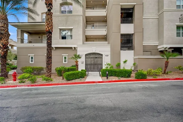 $5,650 | 9201 Tesoras Drive, Unit 401, Las Vegas, NV 89144