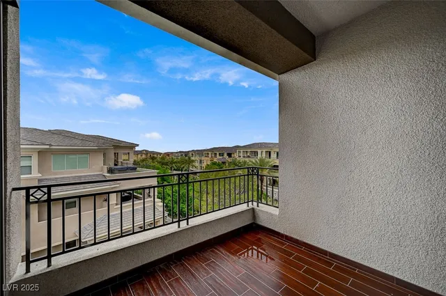 $5,295 | 9201 Tesoras Drive, Unit 401, Las Vegas, NV 89144
