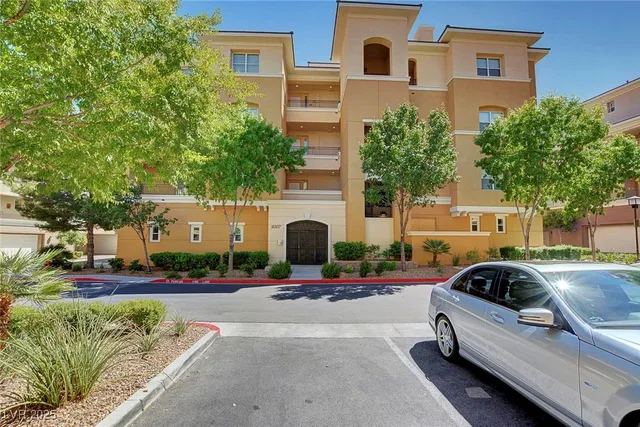 $5,295 | 9201 Tesoras Drive, Unit 401, Las Vegas, NV 89144