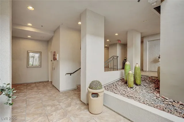 $5,650 | 9201 Tesoras Drive, Unit 401, Las Vegas, NV 89144