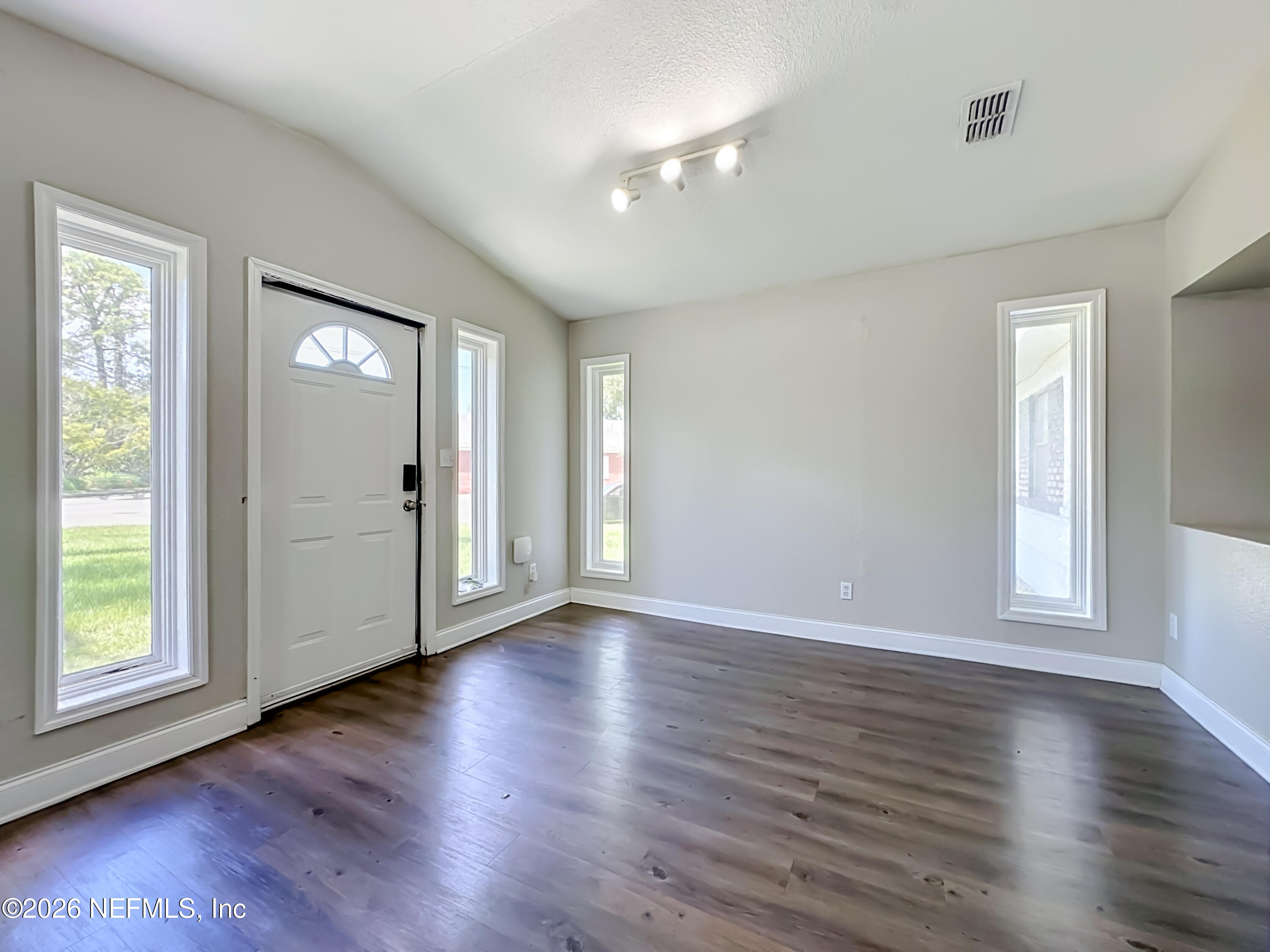 3811 Spring Park Road Jacksonville, FL 32207 - Photo 2 of 33 3811 Spring Park Road-15