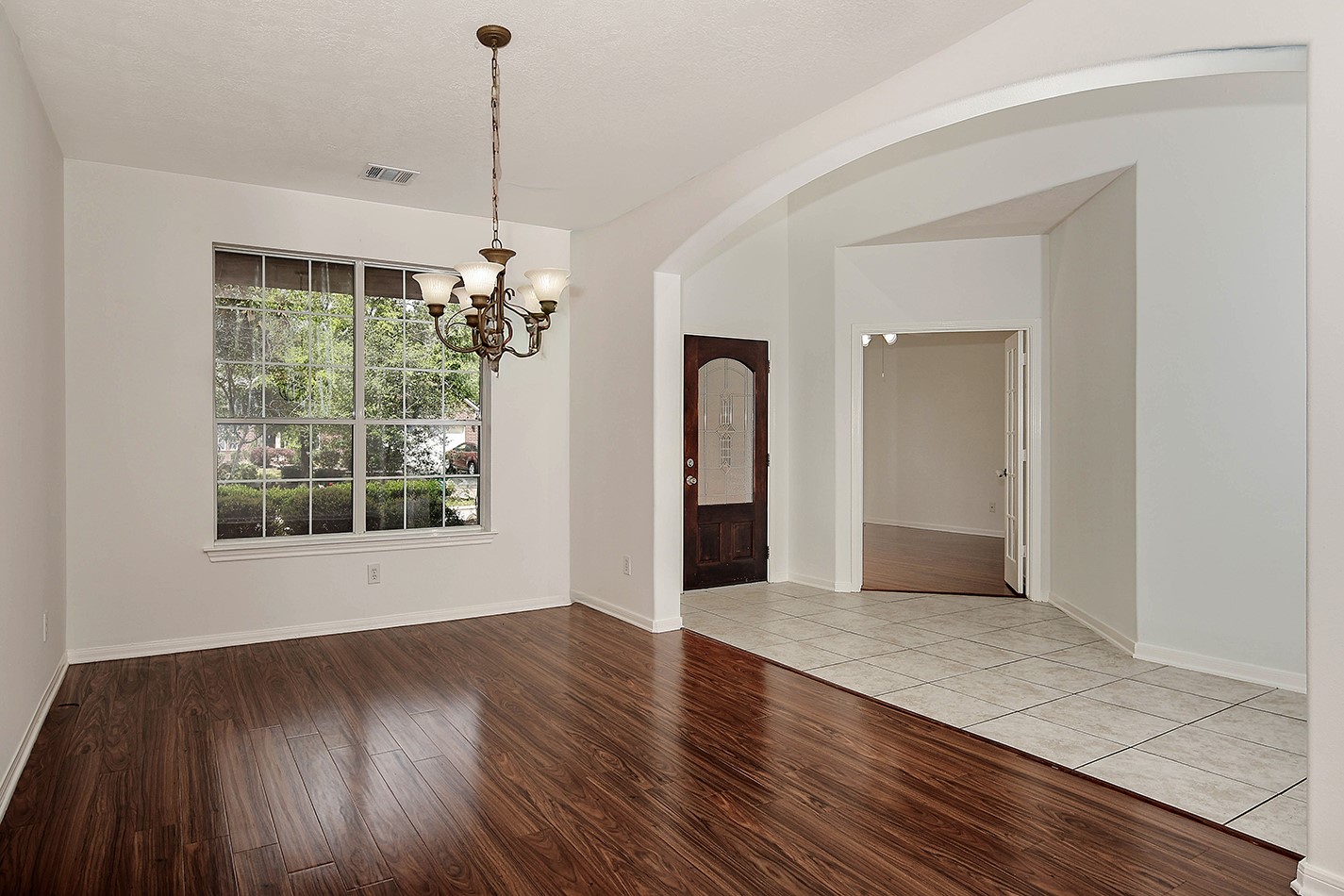 46 South April Mist Circle Conroe, TX 77385 - Photo 7 of 30