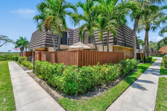 $2,450 | 1918 19th Court, Unit 35B, Jupiter, FL 33477