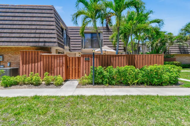 $2,450 | 1918 19th Court, Unit 35B, Jupiter, FL 33477