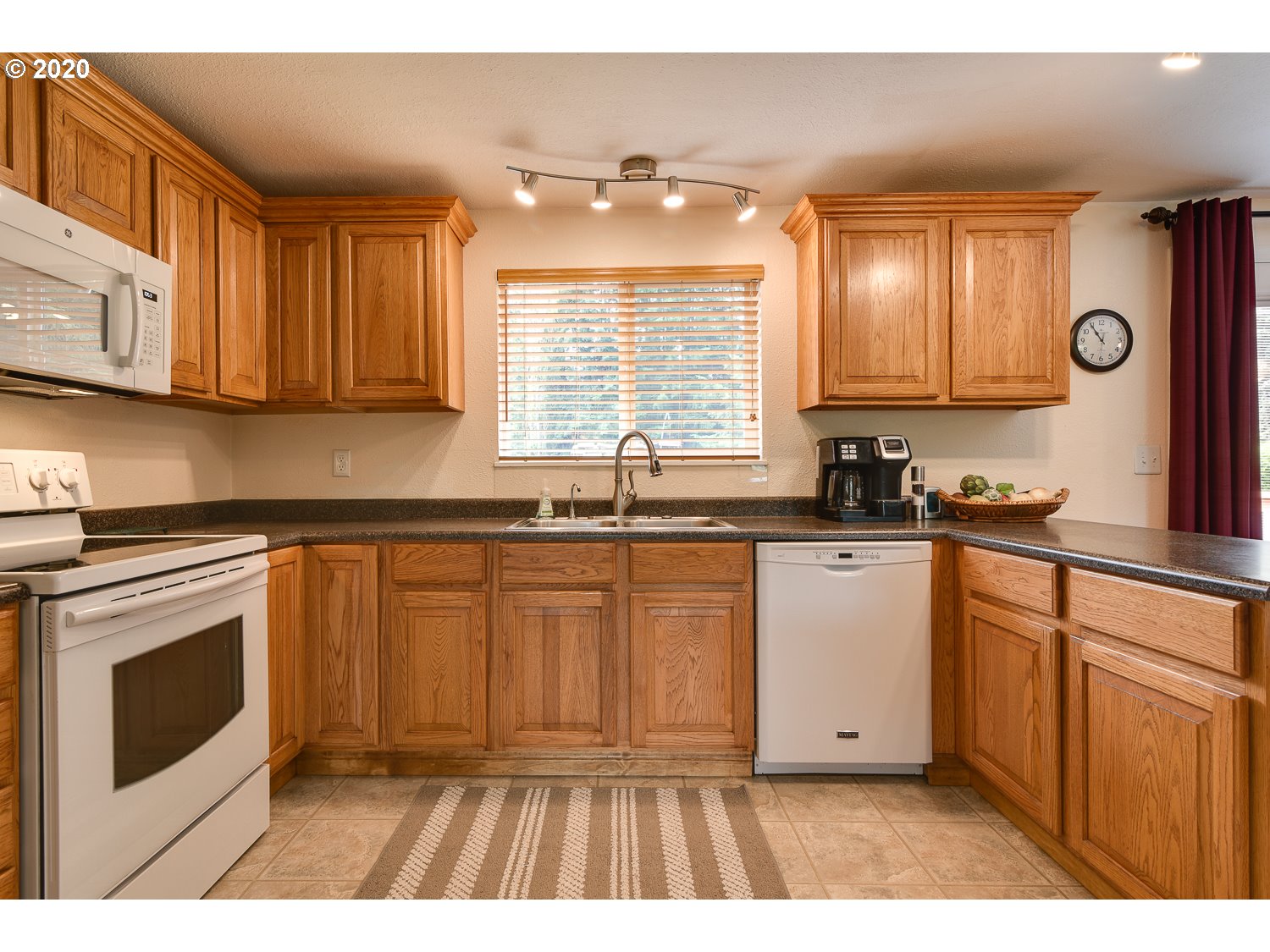 17174 South Potter Road Oregon City, OR 97045 - Photo 6 of 32 Gallery Image 6