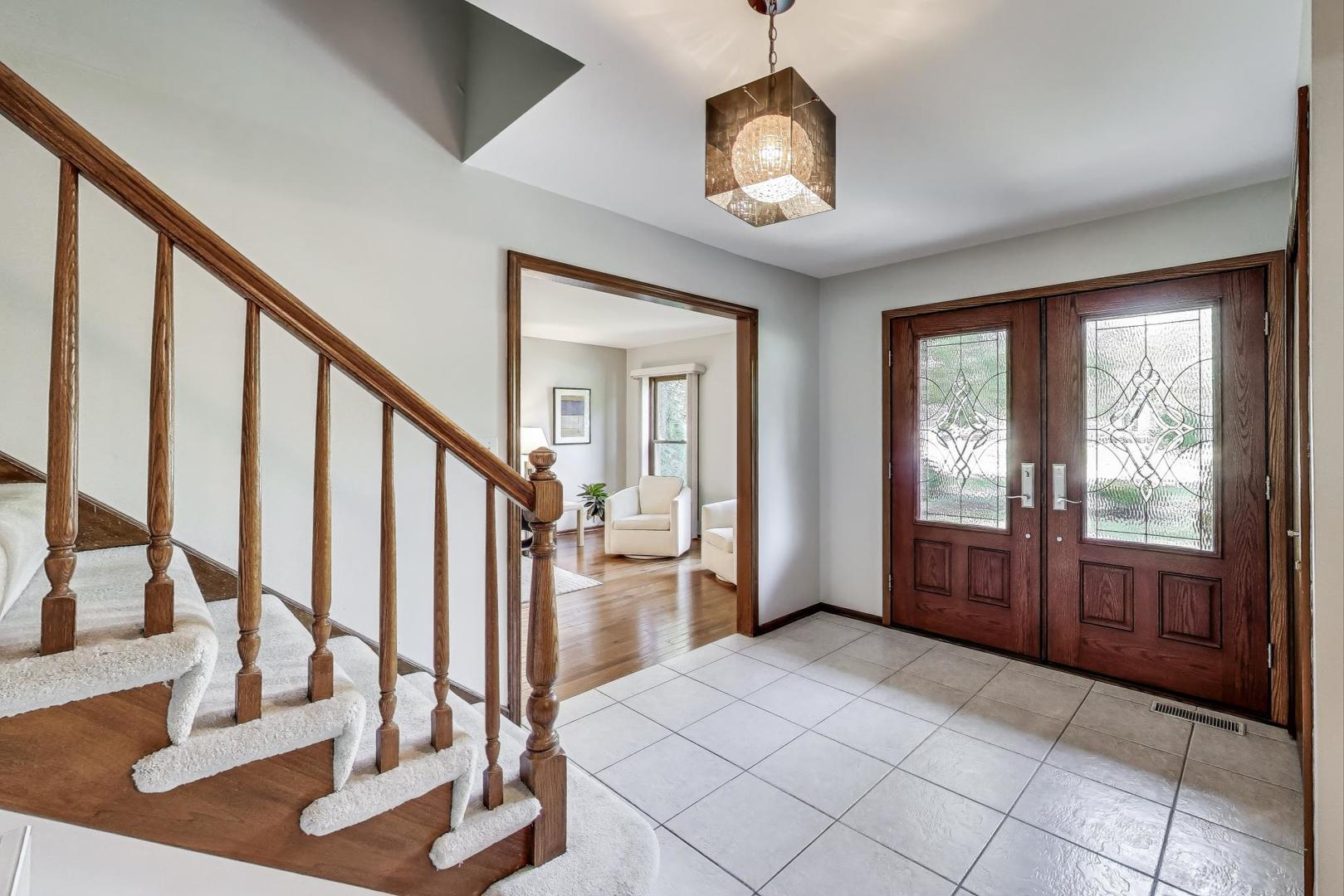 645 Ridge Road Highland Park, IL 60035 - Photo 2 of 32 a view of an entryway with wooden floor and livingroom view